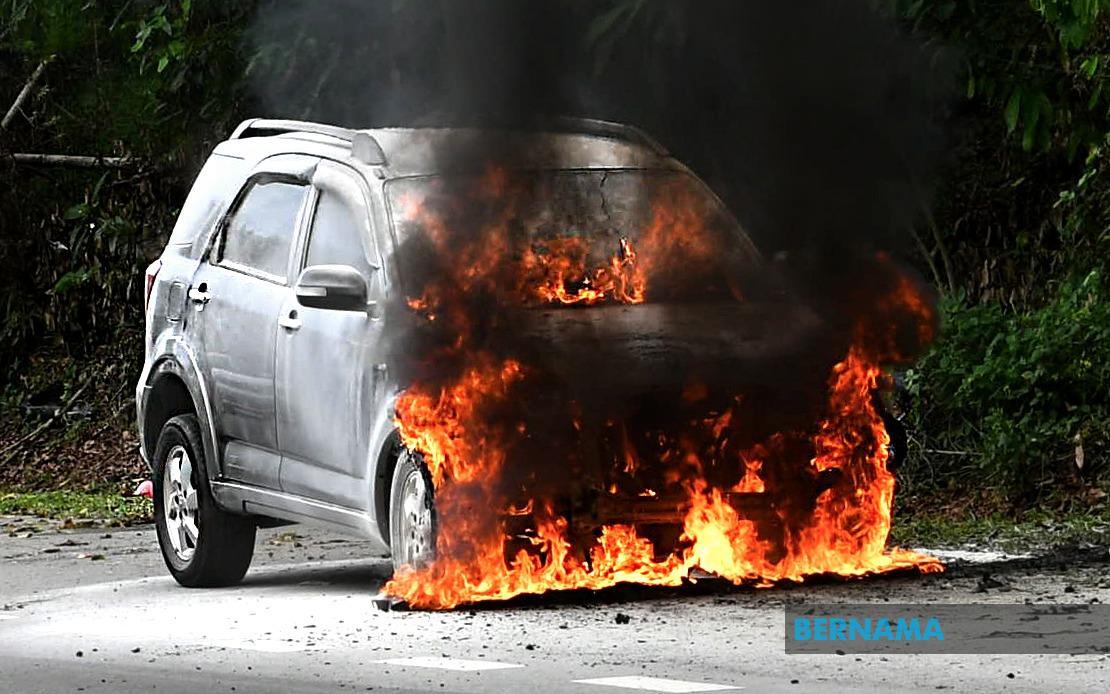 Wanita Rentung Kereta Terbakar Dalam Kemalangan Manisfm